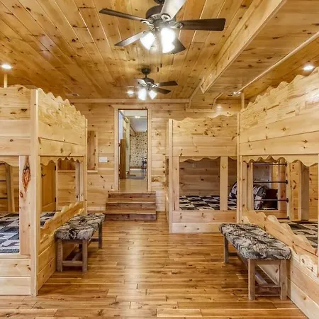 Mountain Bliss- Estate With Views - Firepit - Hot Tub - Gburg 5Min-3